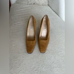 Vera Wang Tan Suede Women's Heels